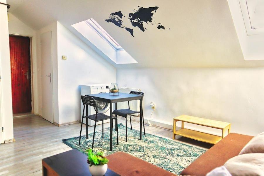 C Private Room In City Center In บราติสลาวา ภายนอก รูปภาพ